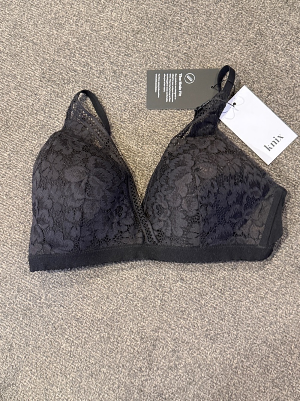 NWT* KNIX Lace Deep V Wireless Bralette in Black - medium
